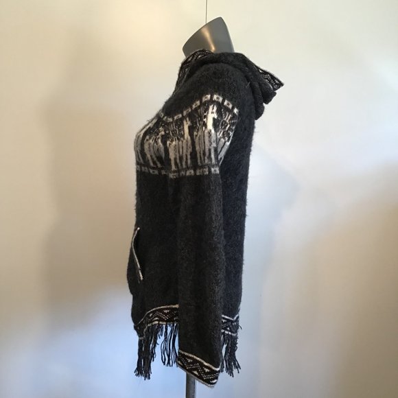 Classic Shakira Hooded Sweater with Fringed Hem Size S - Picture 5 of 11